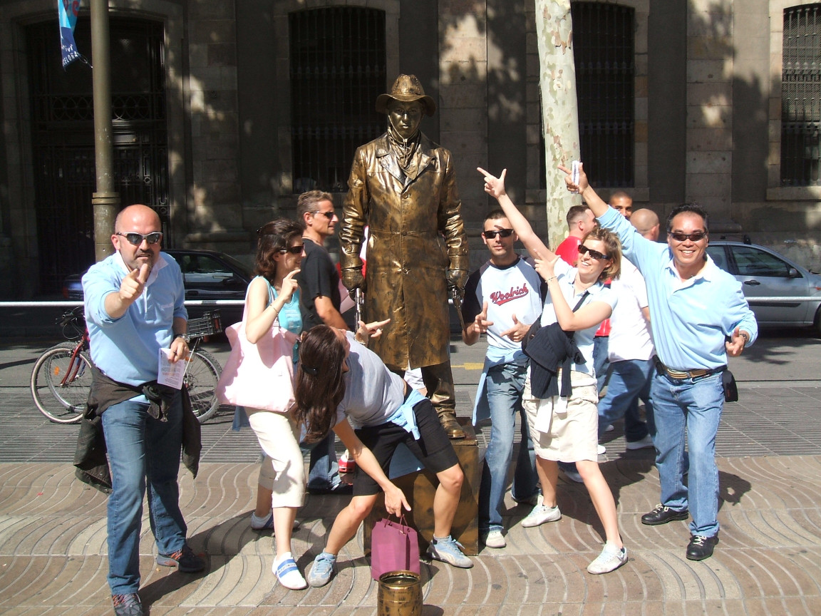 Treasure hunt team building in Barcelona.